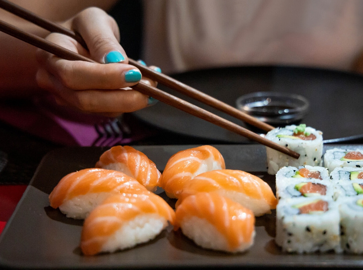 Хочется суши: почему постоянно тянет на роллы, что делать при чрезмерном употреблении продукта