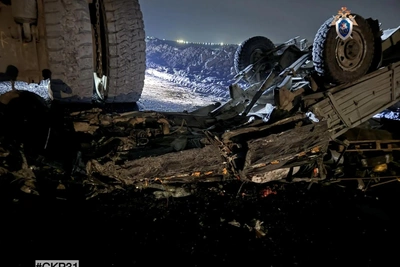 Самосвал раздавил автомобиль с рабочими в Белгородской области