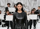 Фэшн-хоррор: Почему модели на шоу Maison Margiela весна-лето 2026 выглядели как из фильма ужаса?