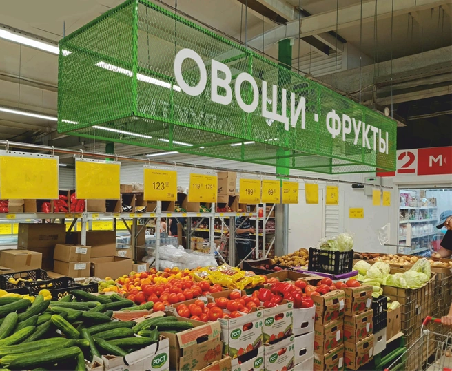 В ассортименте товаров можно всегда найти свежие фрукты и овощи | Источник: ПОБЕДА