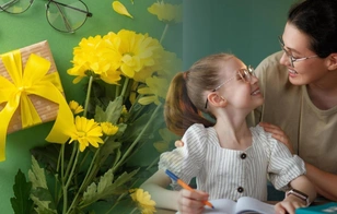 Поздравление с Днем учителя своими словами: 20 красивых пожеланий для любимого педагога