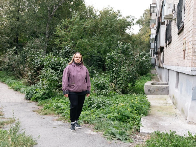 Челябинка проредила сирень под окнами пятиэтажки, где живут ее бабушка с дедушкой. И внезапно попала под уголовку | Источник: Наталья Лапцевич