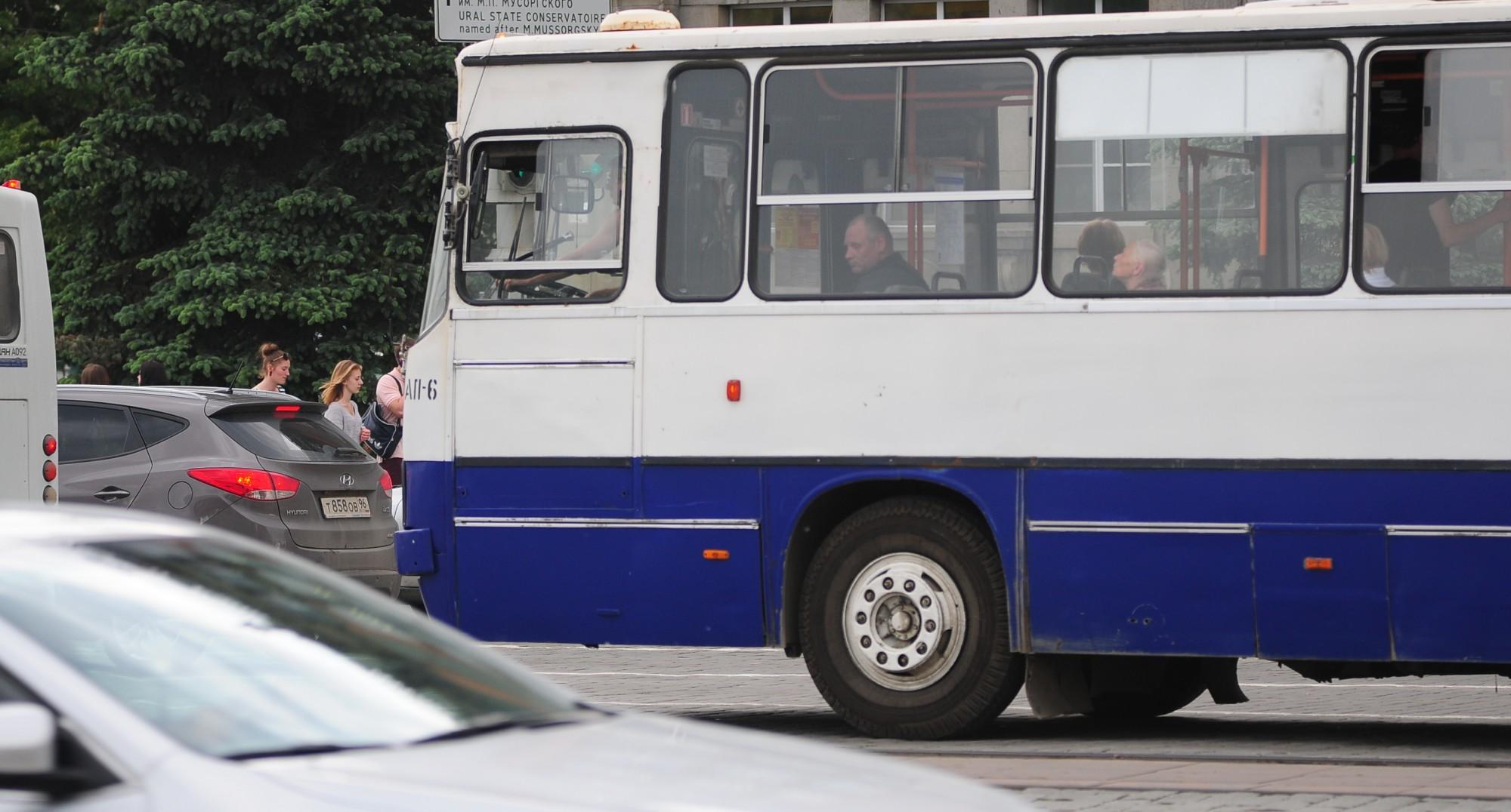 По просьбам екатеринбуржцев автобус на Окружное кладбище будет ходить чаще  - 28 апреля 2016 - Е1.ру