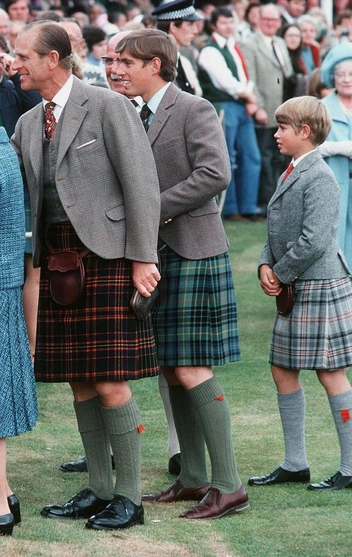 Принц Филипп, Эндрю Маунтбеттен-Виндзор и принц Эдвард, 1975 год.