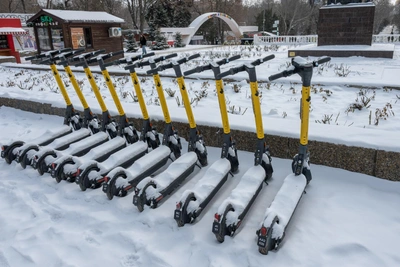 Власти Ростова попросили убрать электросамокаты кикшеринга