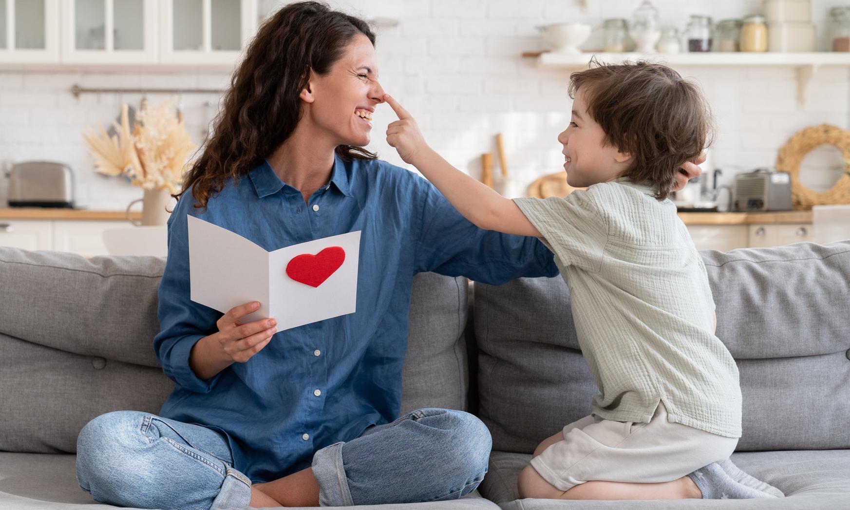 9 хороших и правильных фраз, которые нельзя говорить детям | PARENTS