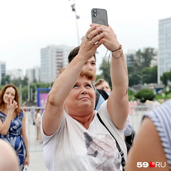 Зрители записывали концерт на память | Источник: Ирина Тропина / 59.RU