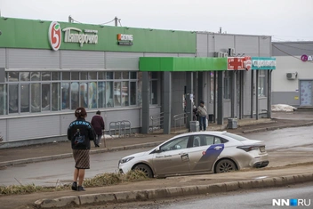 В комплексе есть только продуктовые магазины и аптеки | Источник: Наталья Бурухина / NN.RU