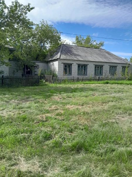 В селе Памятном Белозерского округа можно купить этот бывший ФАП вместе с земельным участком | Источник: torgi.gov.ru