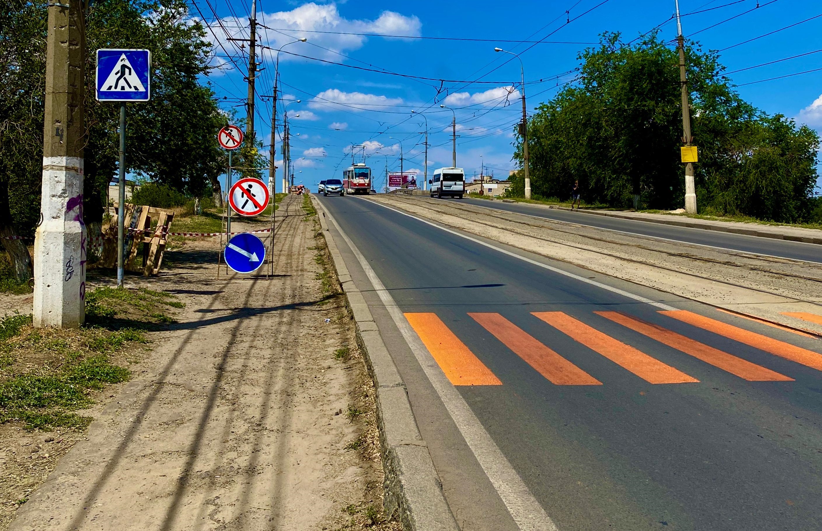 В Волгограде нарисовали пешеходный переход на ремонтируемом путепроводе -  20 июня 2024 - V1.ру