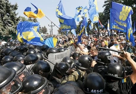 В ходе беспорядков у Рады пострадали более 140 человек | ya62.ru