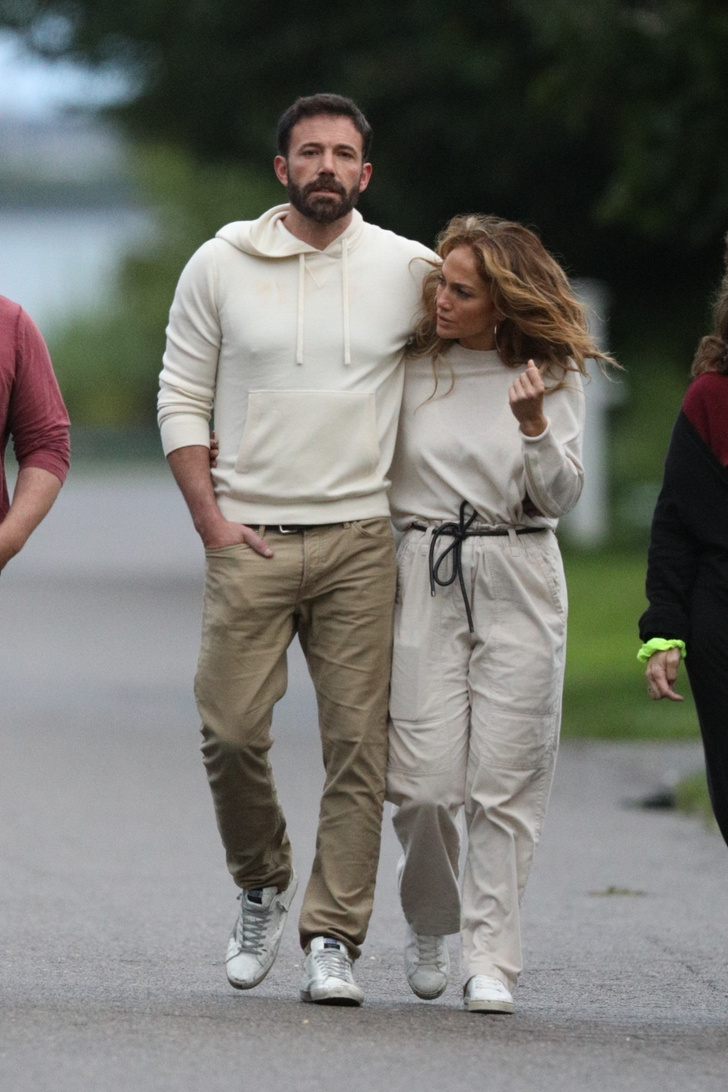 Новый уровень любви: Дженнифер Лопес и Бен Аффлек одеваются одинаково для романтических прогулок