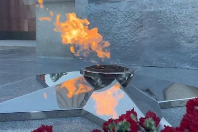 Вечный огонь зажгли на площади Победы в Благовещенске