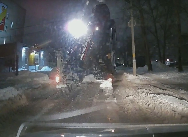В Приокском женщина-водитель еле спаслась от невнимательного тракториста | 62.ru