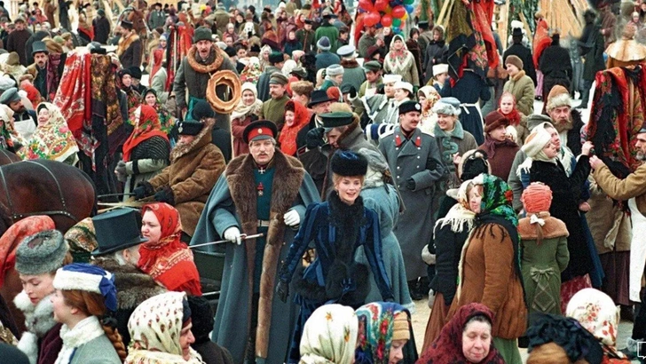 Выбирайте блины на Масленицу, а мы вам погадаем! | Источник: Кадр из «Сибирский цирюльник»