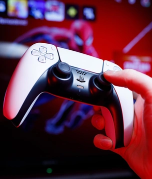 «Авито», AliExpress или параллельный импорт: как безопаснее и дешевле покупать PlayStation 5 в России