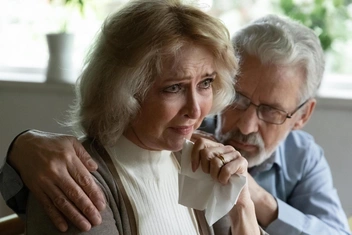 «Муж считает, что я им манипулирую с помощью слез, а мне просто надо выплакаться»