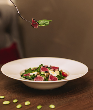 Кухня ELLE DECORATION: салат «Нисуаз» со свежим тунцом