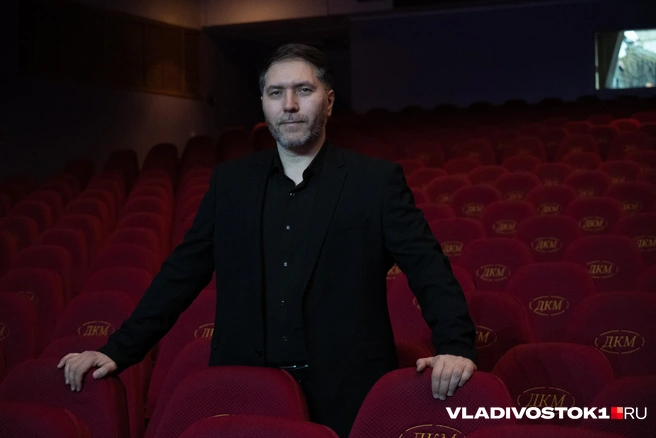 Голос у Рустама вкрадчивый, мягкий, будто он уже познал этот мир и ему ничего не страшно | Источник: Елена Буйвол / VLADIVOSTOK1.RU