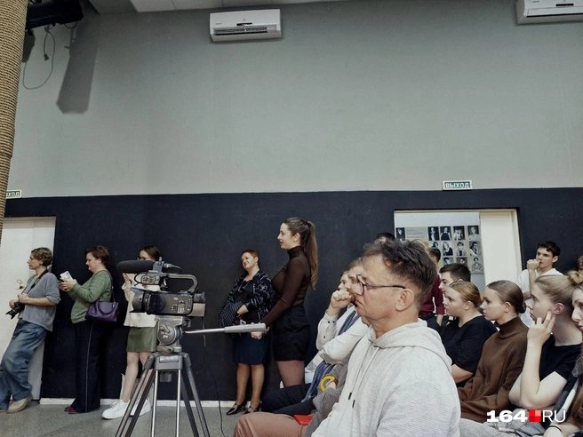 Вопросы к звезде лились нескончаемым потоком | Источник: Виктория Федорова / 164.RU