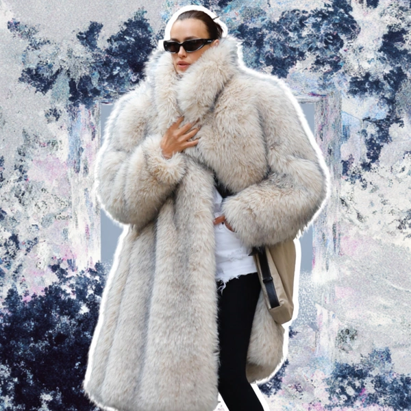 В пышной шубе и шортах: Ирина Шейк показала эффектный образ на зиму 2025/26 | Источник: theGirl