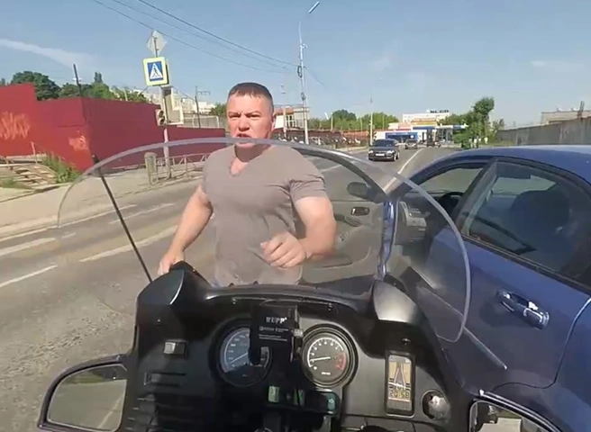 После избиения мотоциклиста в Рязани полиция проводит проверку | ya62.ru