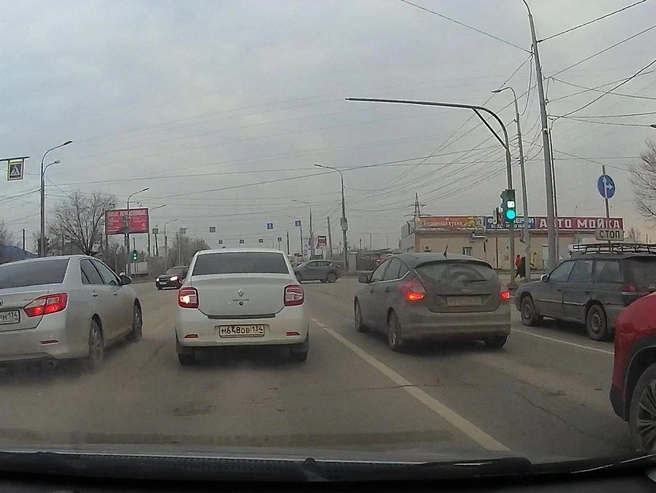 На видеозаписи отчетливо различимы государственные номерные знаки автомобиля. | Источник: читатели V1.RU