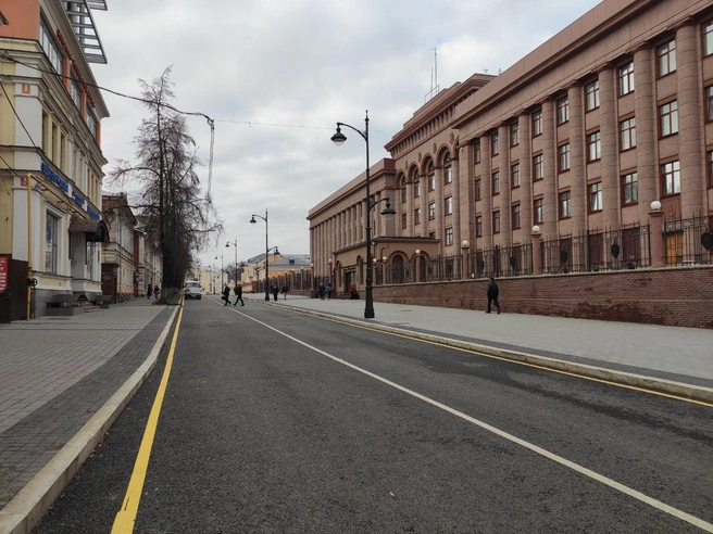 Проезд по Малой Покровской перекрыт с апреля из-за ремонтных работ. | Источник: Наталья Бурухина / NN.RU