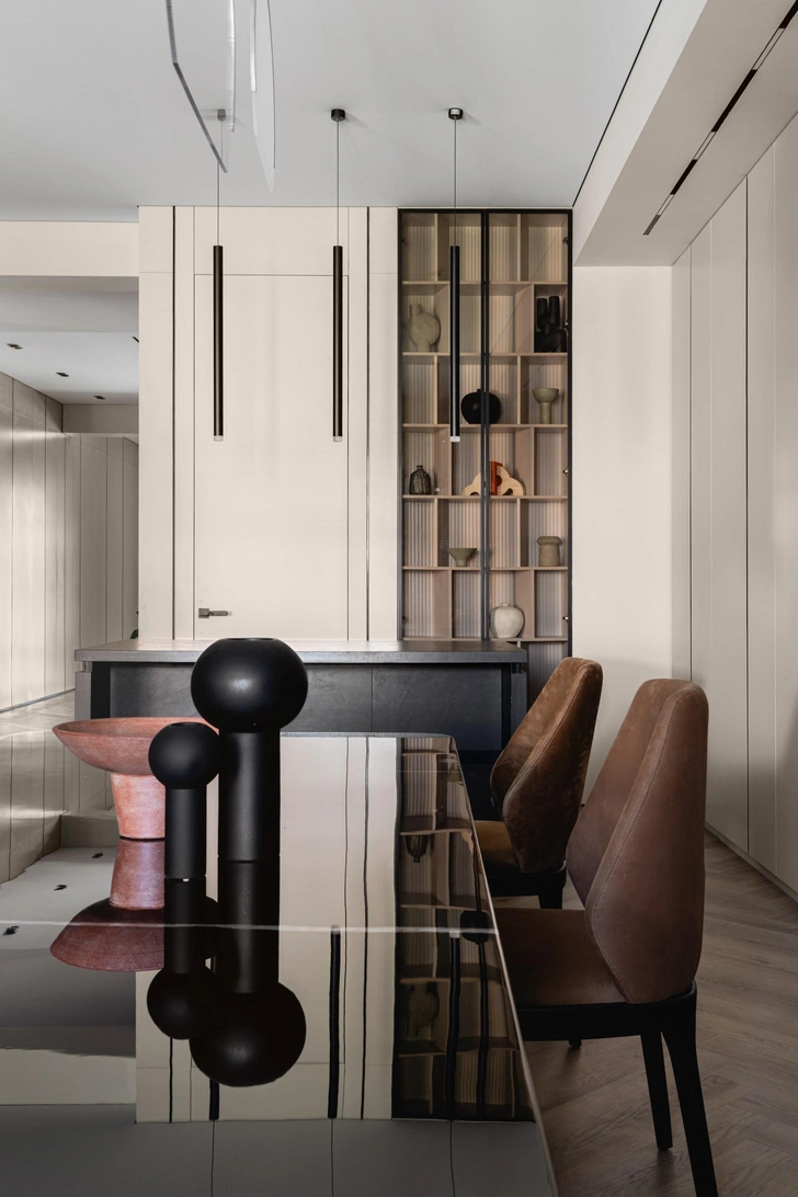 Стол и стулья, Mono Concept. Краска, Tikkurila. | Источник: Мила Лотоцкая. Стиль: Жанна Бондаренко