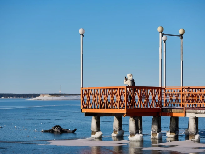 Сообразительные горожане организовывали фотосессии на льду | Источник: Александр Ощепков / NGS.RU