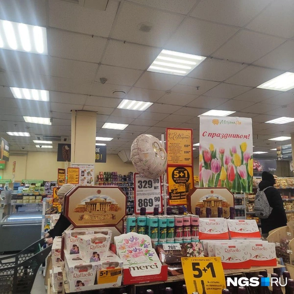 В «Марии-Ра» огромные островки с конфетами | Источник: Александра Бруня / NGS.RU
