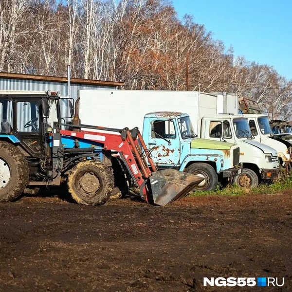 В хозяйстве&nbsp;— разная техника | Источник: Кирилл Башинский / NGS55.RU 