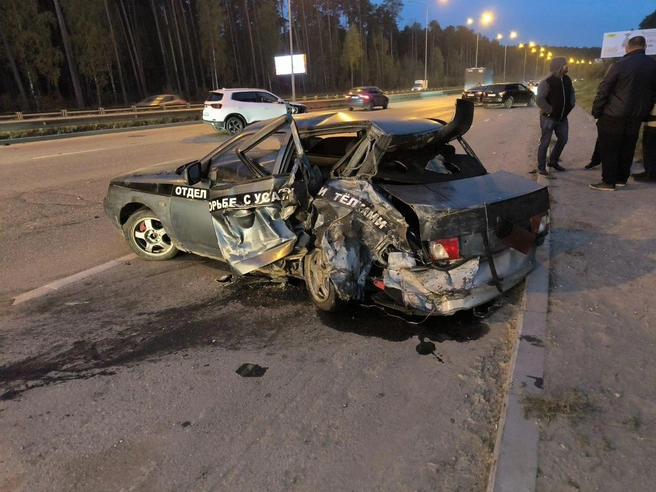 Автомобиль Александра получил серьезные повреждения | Источник: читатель Александр