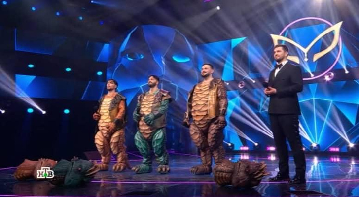 Змей Горыныч в шоу «Маска» спел о Тимуре Родригезе и снял костюм