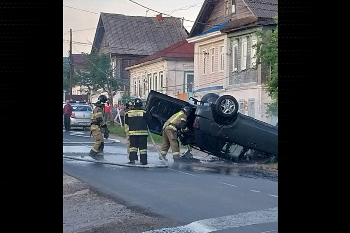 ДТП в Лыскове: автомобиль опрокинулся во время полицейской погони - 15 июня  2024 - НН.ру