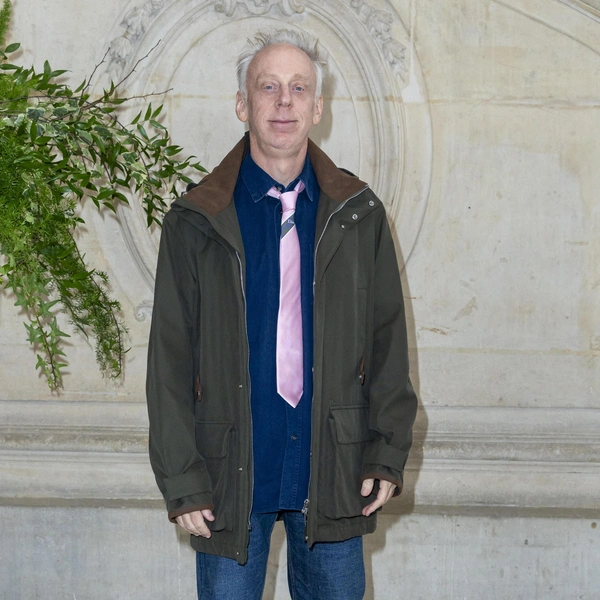 Дебют Джонатана Андерсона для Dior: цветы, скульптуры и новая женственность Дебют Джонатана Андерсона для Dior: цветы, скульптуры и новая женственность