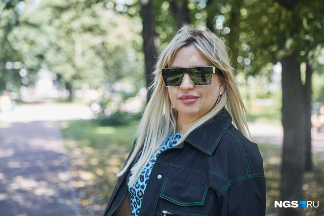Анна удивляется, как её родители отпускали её куда-то в детстве | Источник: Александр Ощепков / NGS.RU
