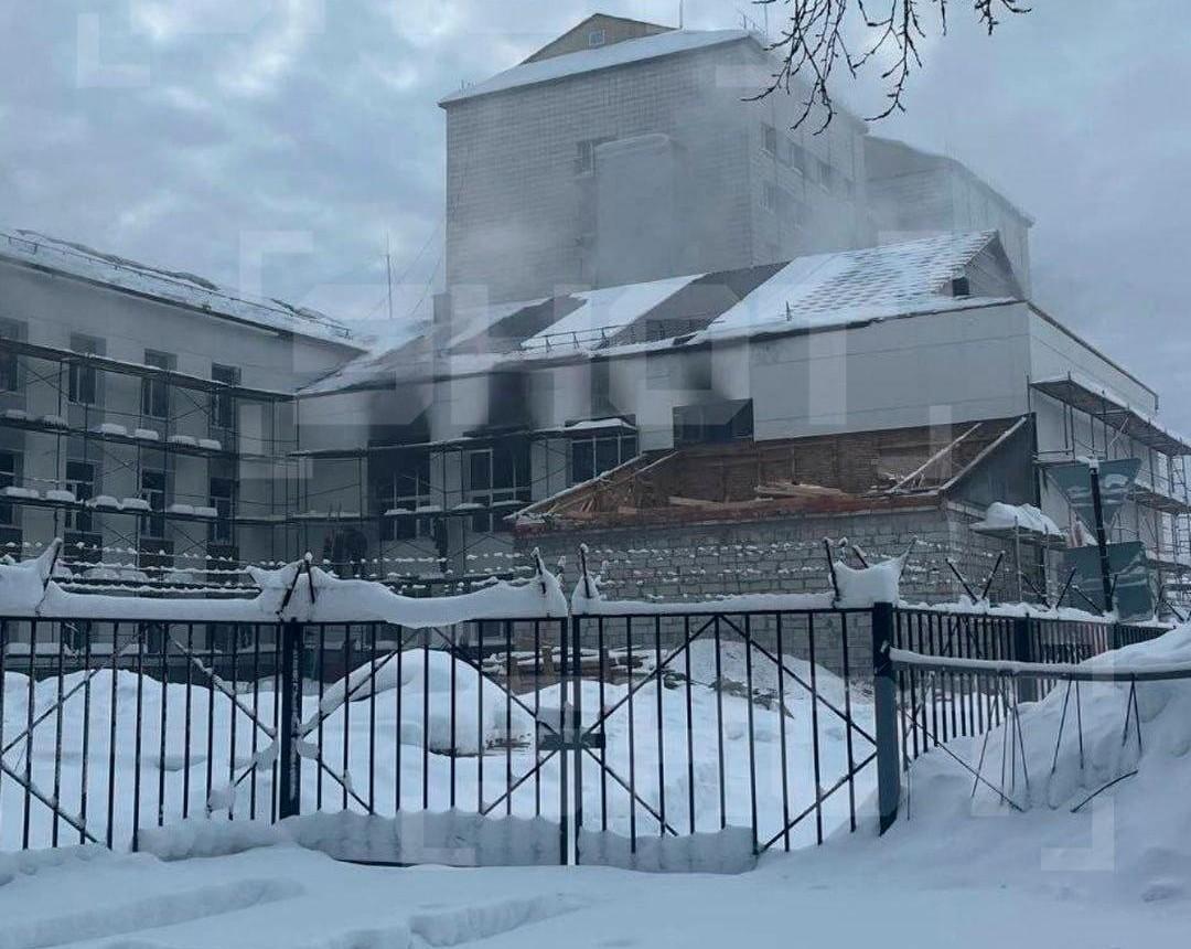 Девять человек пострадали от взрыва в здании МВД в Сыктывкаре — кадры