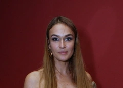 Алена Водонаева продает дом родителей