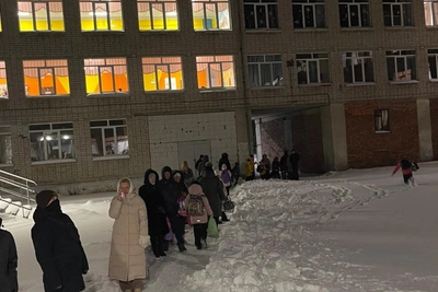 Смерть в школе Эльмаша: родители не могут забрать детей