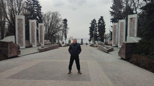 Также артисты побывали на Аллее героев | Источник: соцсети группы «Ария»