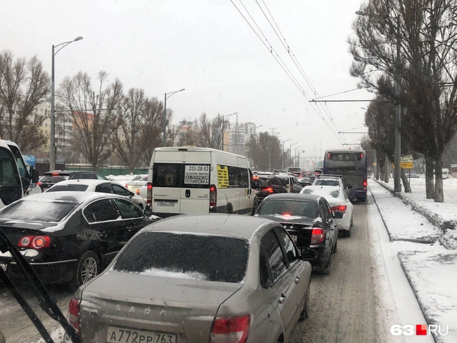 Фото сделано напротив ТЦ&nbsp;«Империя» | Источник: Алексей Ногинский / 63.RU