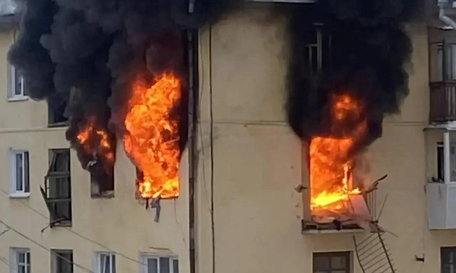 После взрыва газа начался пожар | Источник: читатель E1.RU
