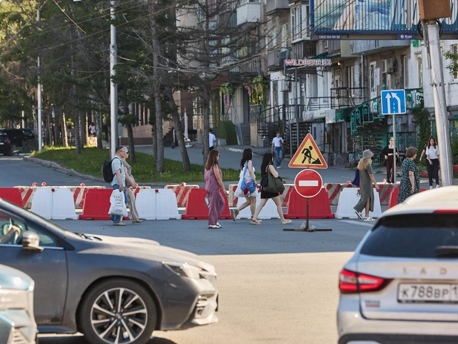 Автомобилистам придётся понервничать. На машине в ближайшие месяцы лучше в центр не ехать или выезжать с большим запасом времени. | Источник: Александр Ощепков / NGS.RU