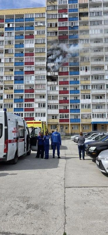 Трех человек спасли и 100 эвакуировались: что известно о пожаре на улице Твардовского в Новосибирске — хроника | Источник: Моя Первомайка / T.me