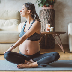 Йога для беременных: позы, которые помогут облегчить роды