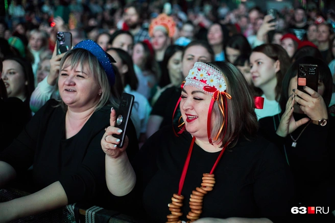 Подпеваем и снимаем | Источник: Роман Данилкин / 63.RU