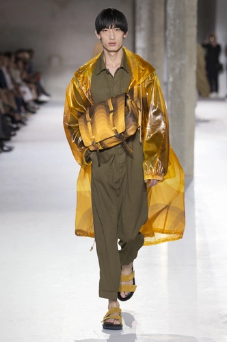 Коллекция Dries van Noten по мотивам творчества Вернера Пантона (фото 8.2)