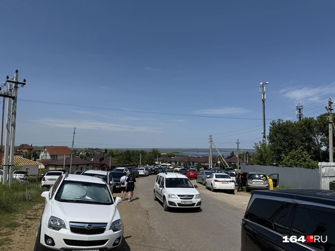Припарковаться в таких условиях — не самая простая задача | Источник: Сергей Петунин / 164.RU