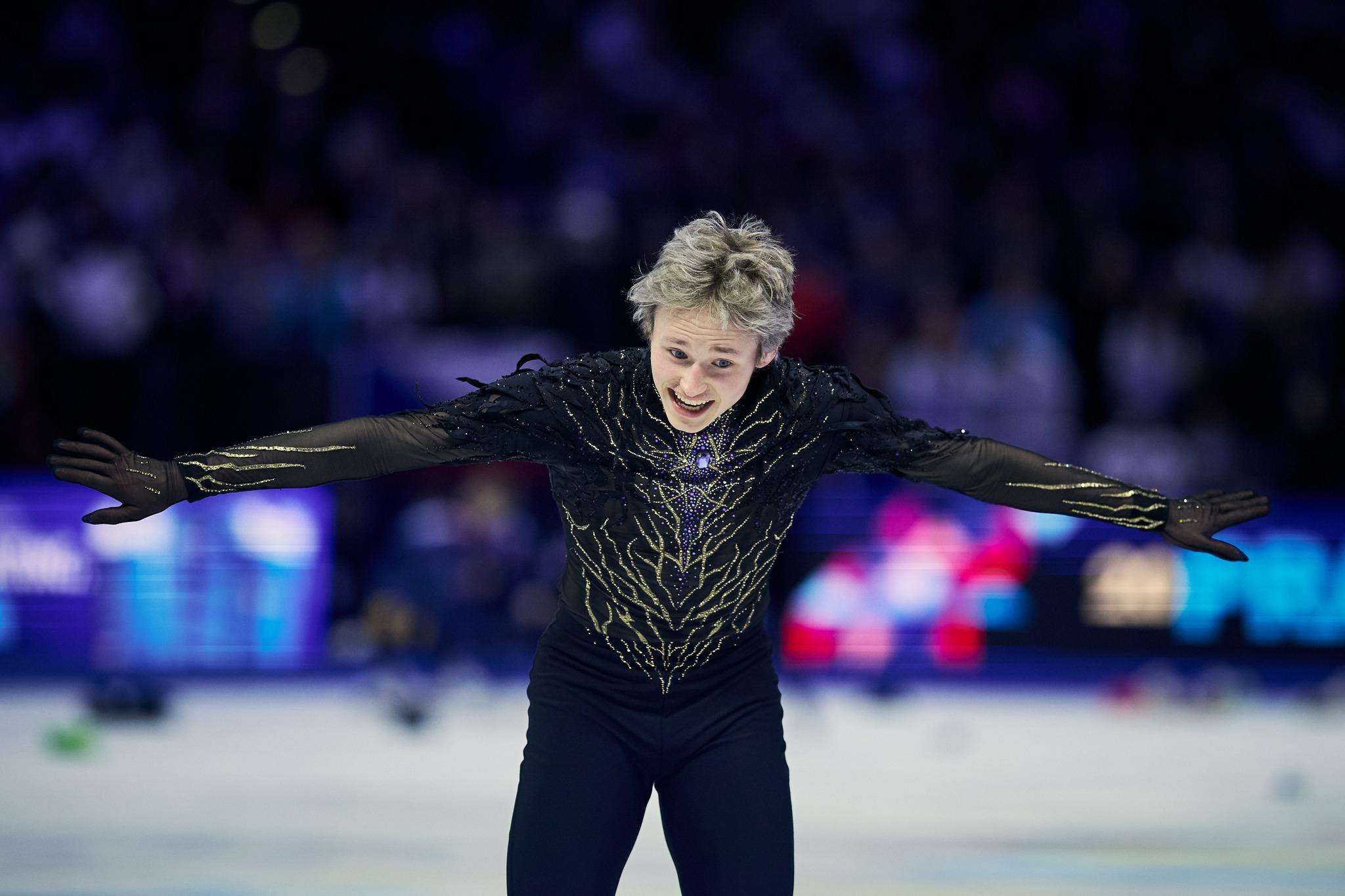 Сделал сальто и исполнил пять четверных: Малинин стал трехкратным чемпионом мира по фигурному катанию 